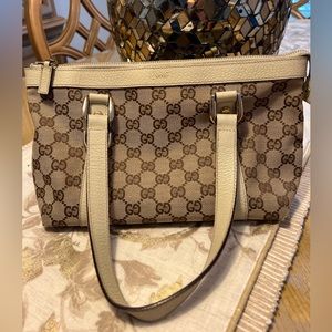 -Gucci Vintage Authentic Handbag in excellent condition 😍 (Small size)